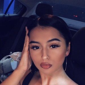 Meet your Posher, Courtney